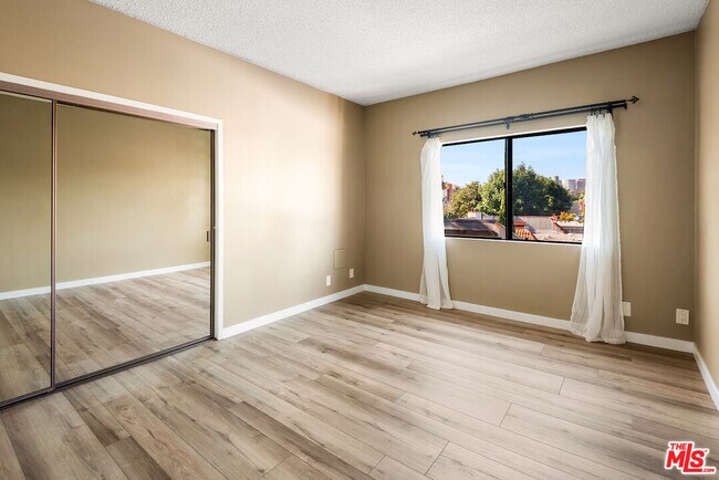 Building Photo - 1944 Glendon Ave