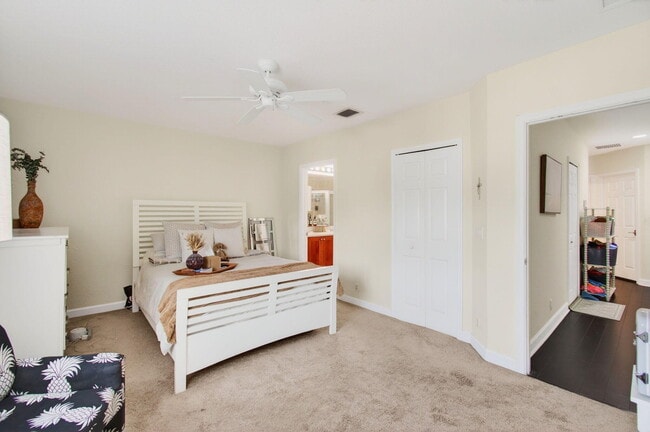 Building Photo - 321 Bayfront Dr