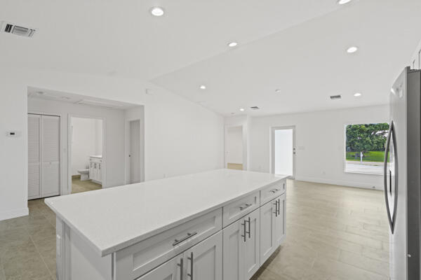 Building Photo - 5911 Seagrape Dr