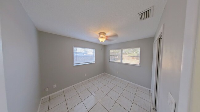 Building Photo - Bright & Airy 2-Bedroom/1-bathroom Home | ...