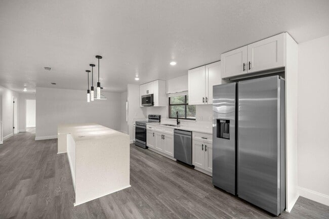 Building Photo - 14090 SW 34th Terrace Rd