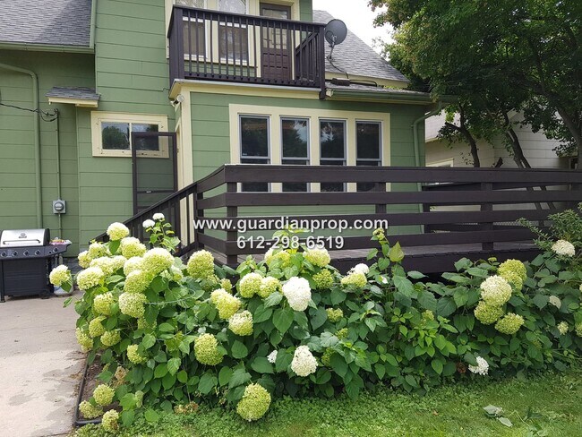 Building Photo - House on Corner Lot Available October 1st, Updated Kitchen/Bath, Fenced Yard, Back Deck, 2 Car Ga...