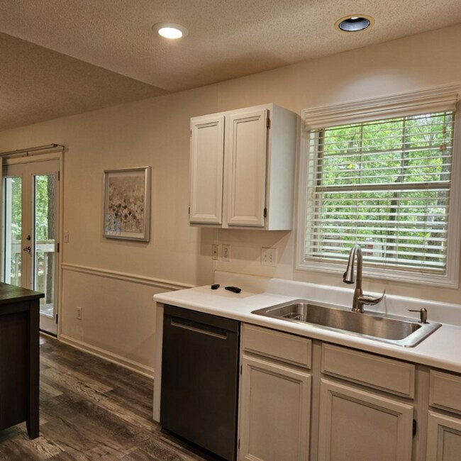 Building Photo - 306 Westchester Way