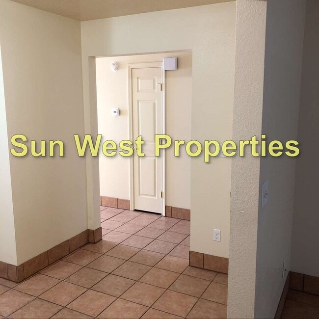 Building Photo - 820 Vine Ave