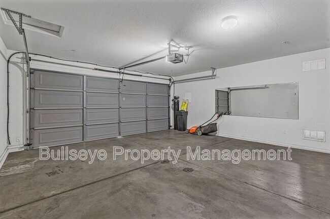 Building Photo - 1712 S Martingale Rd