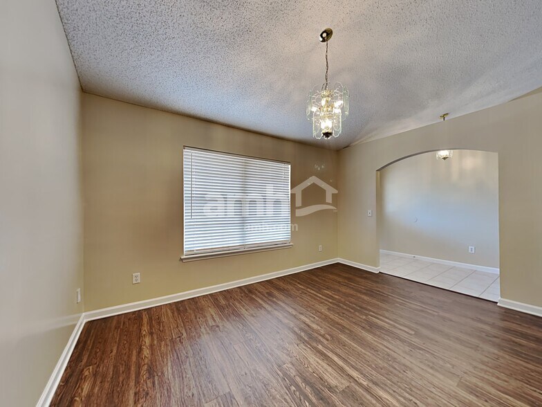 Building Photo - 2562 Glenfield Dr