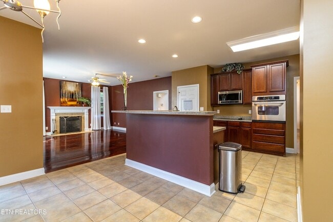 Building Photo - 8334 Bay Gardens Ln