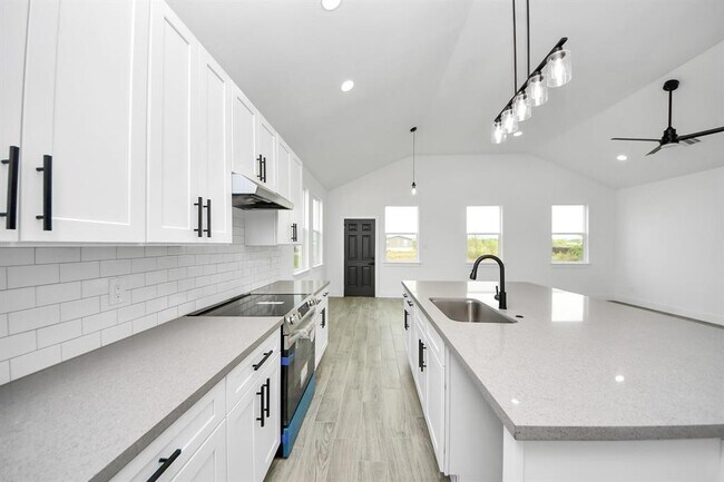 Building Photo - 673 Rd 5822