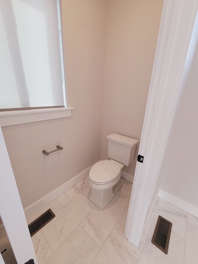 Building Photo - Luxury Downtown Townhome
