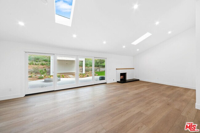 Building Photo - 6174 Paseo Cyn Dr