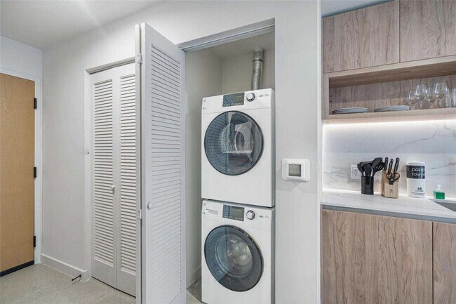 Building Photo - 601 N Miami Ave