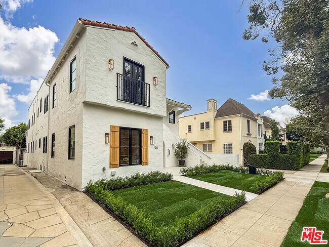 Building Photo - 150 N Arnaz Dr