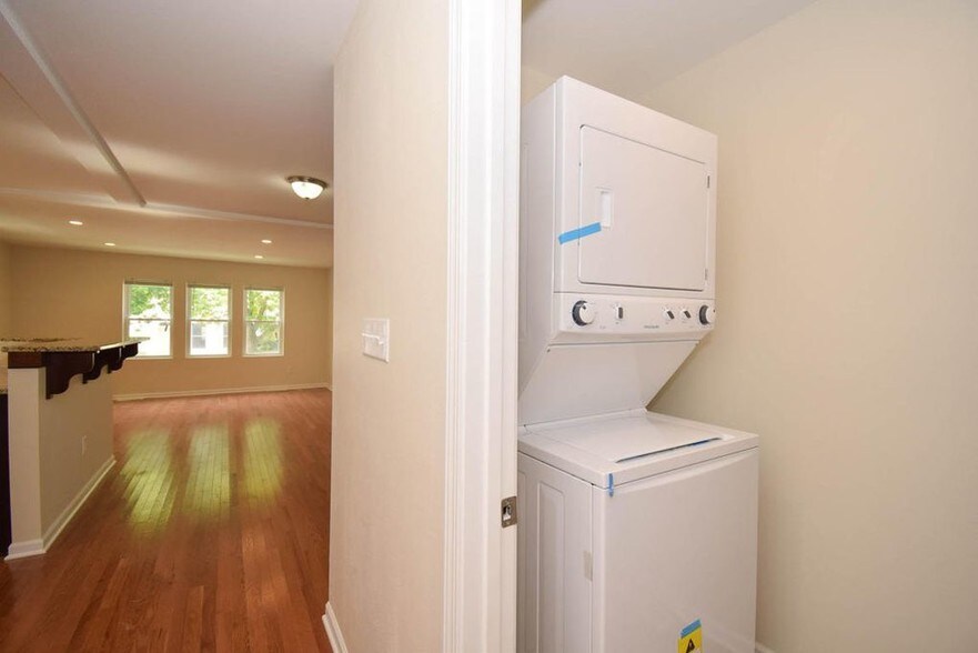 Building Photo - 1744 Arlington N Pl