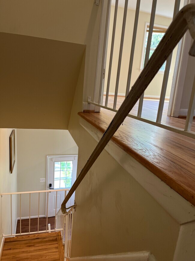 Building Photo - 2 Wimbledon Ln