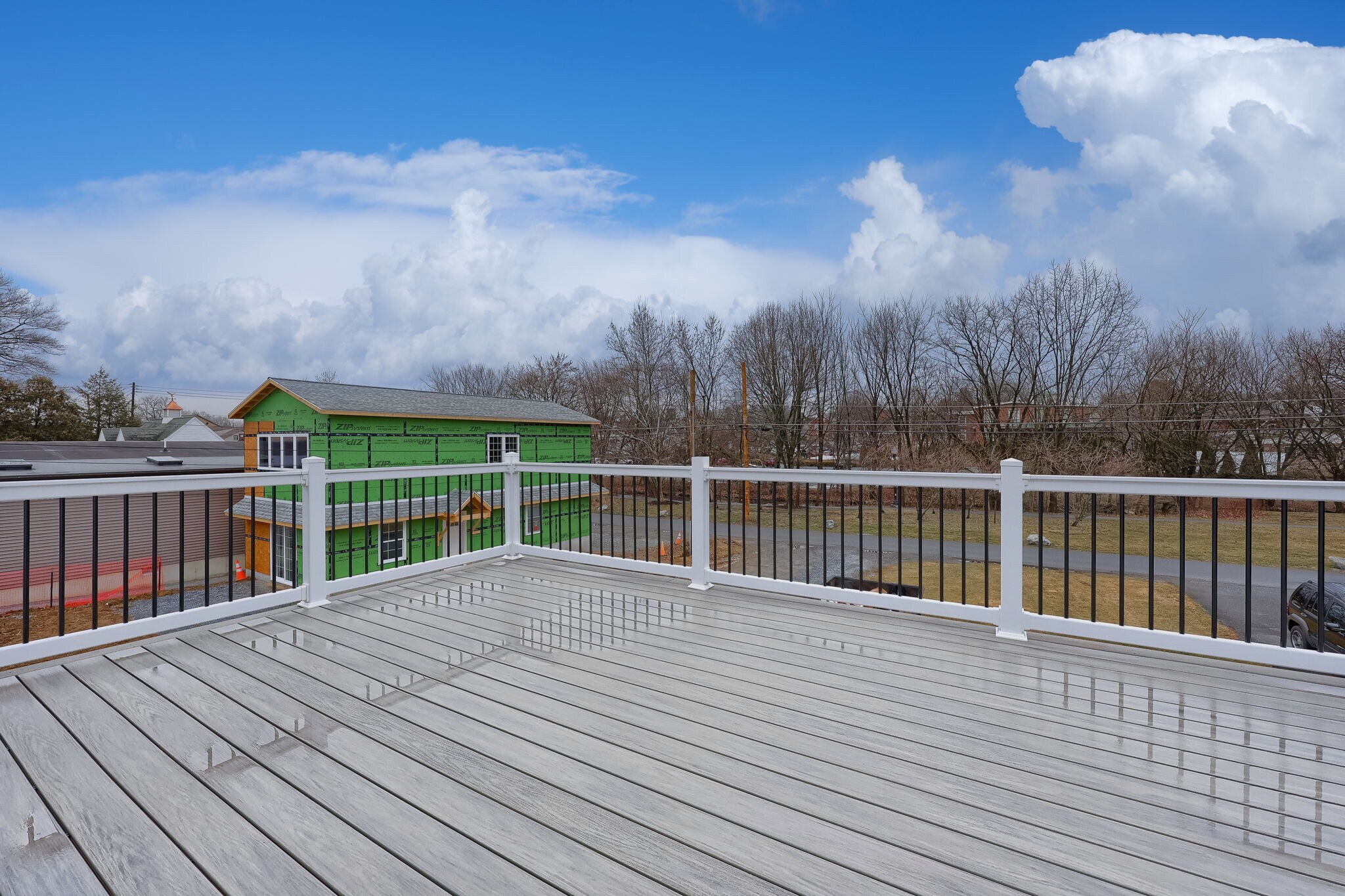 Building Photo - 231 E Main St