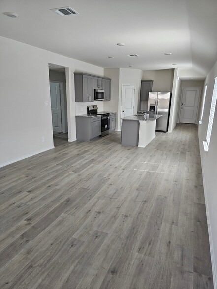 Building Photo - 1635 Blaire Dr