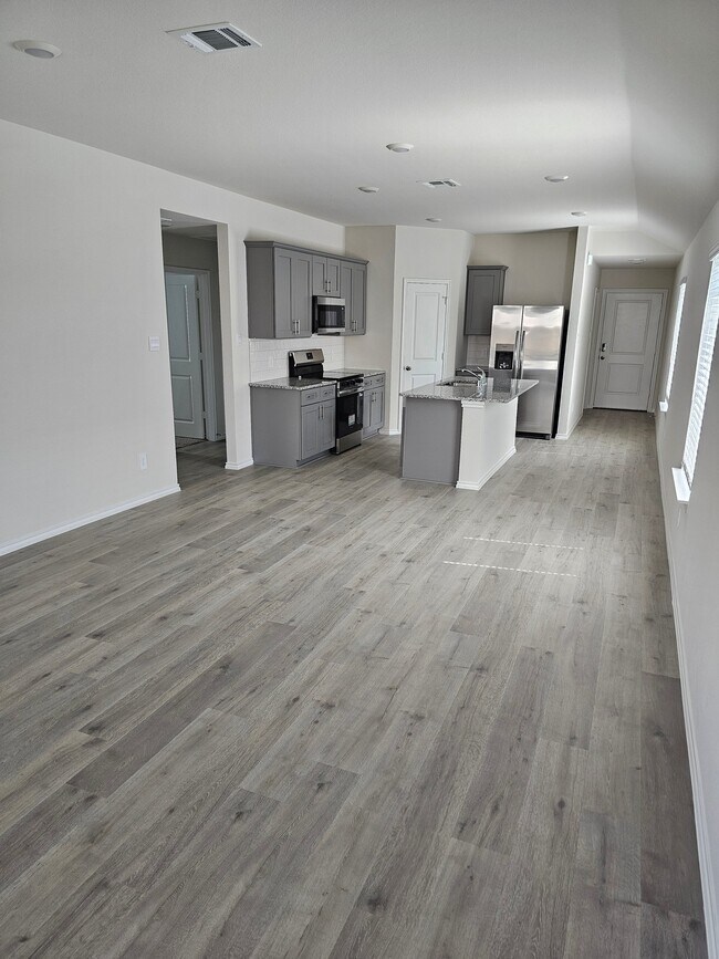 Building Photo - 1635 Blaire Dr