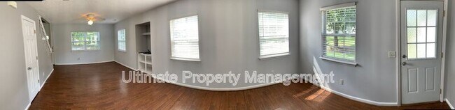 Building Photo - 3913 Wilshire Blvd