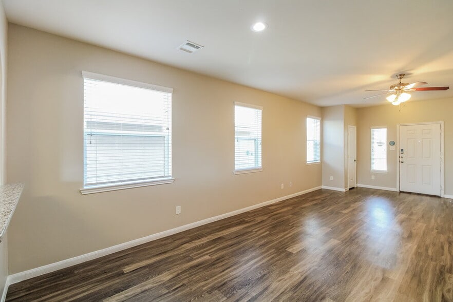 Building Photo - 10323 Leafy Autumn Path