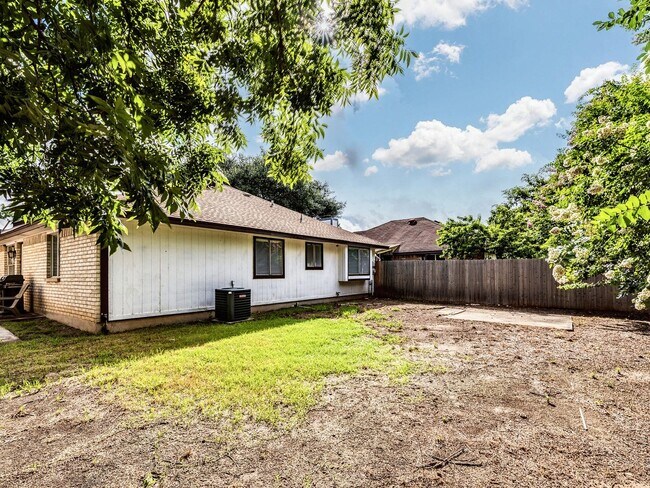 Building Photo - Lovely 3/BR 2.5/BA Modern Home with Premiu...