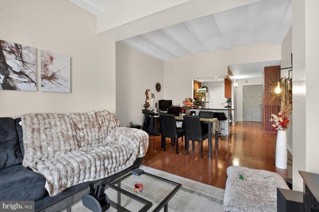 Building Photo - 825 N 29th St