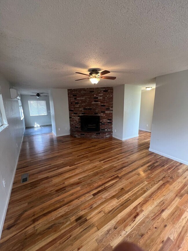 Building Photo - Durham 3 bedroom 2 bath Home, MOVE IN SPEC...