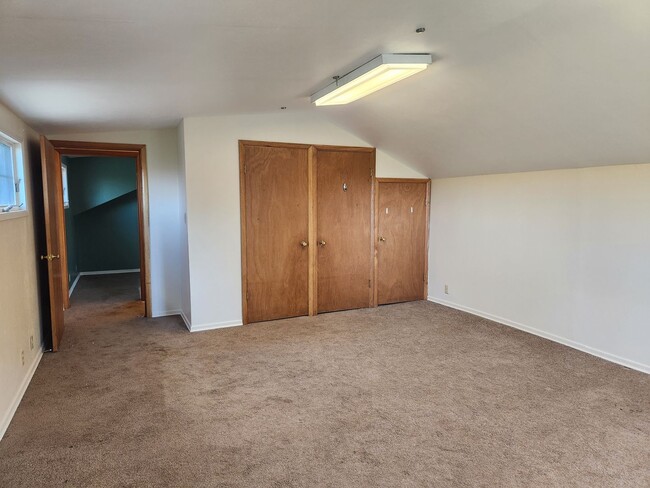 Building Photo - West Valley 3 bedroom country home with 3 bay shop