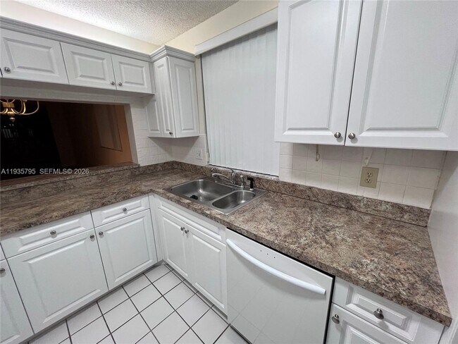 Building Photo - 10426 E Clairmont Cir