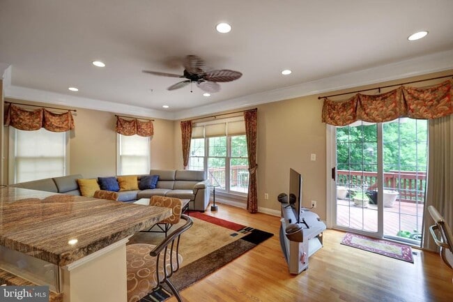 Building Photo - 1200 Treasure Oak Ct