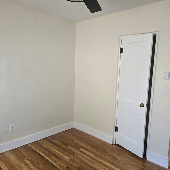 Building Photo - 4 Bedroom House