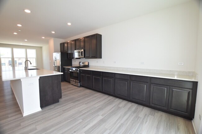 Building Photo - 2945 Showplace Dr