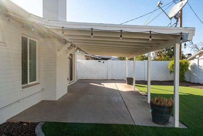 Building Photo - 8656 E Solano Dr