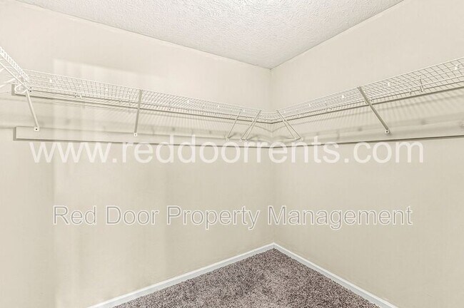 Building Photo - 10857 Cedar Pine Dr