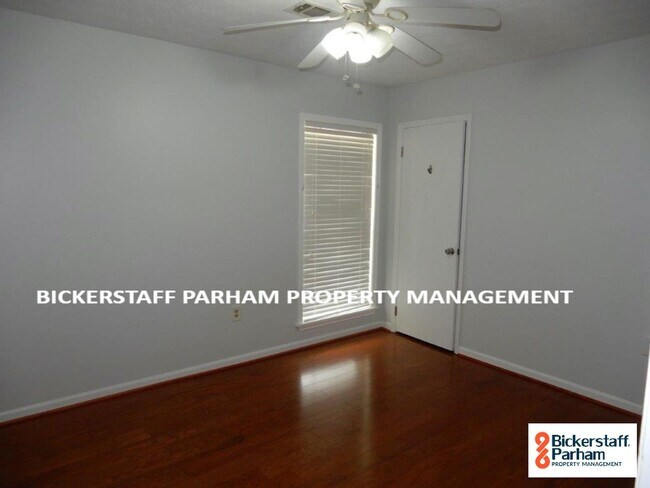 Building Photo - 4 Bedroom 2 Bath Located Off Of Double Chu...
