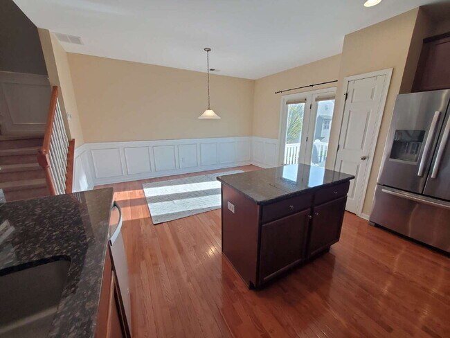 Building Photo - Impeccable 3 Bed / 2.5 Bath Townhome – Packed with Custom Upgrades!