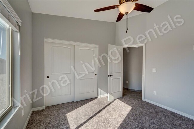 Building Photo - RV GARAGE HOME