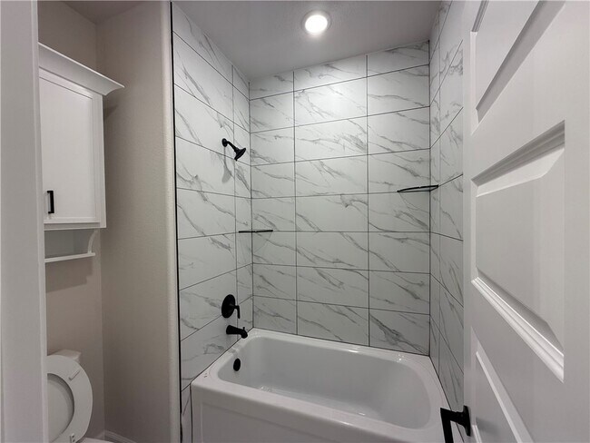 Building Photo - 1900 Bugg St