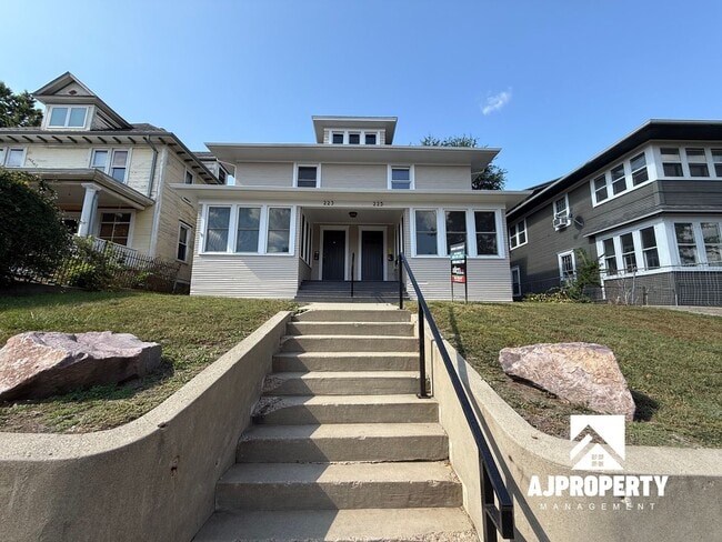 Primary Photo - 225 N Spring Ave