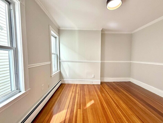 Building Photo - 19 Howell St