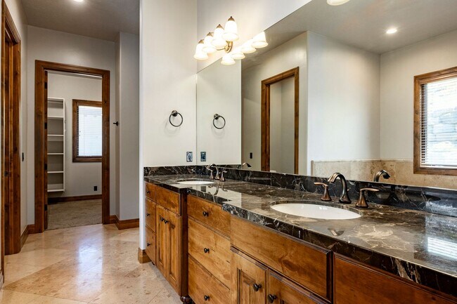 Building Photo - Luxury Mountain Retreat in Jeremy Ranch
