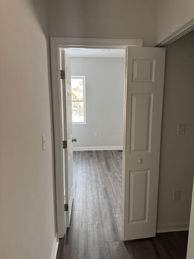 Building Photo - Beautifully fully renovated home now available for rent