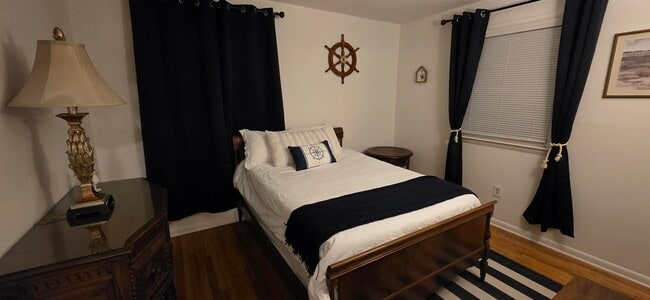 Building Photo - 512 N Somerset Ave