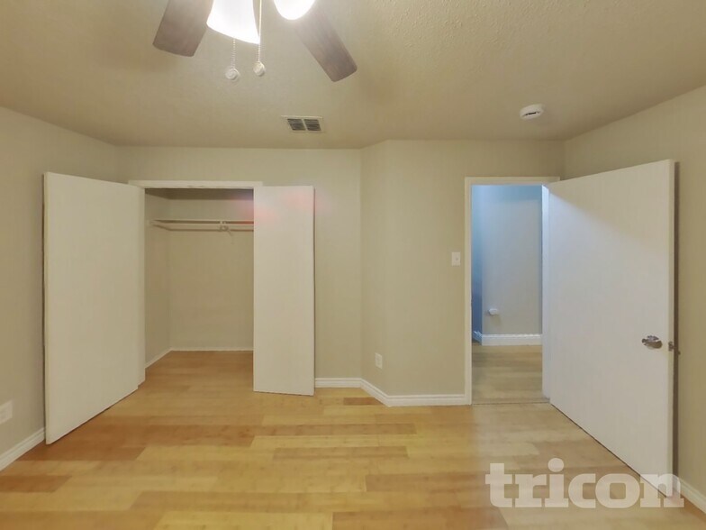 Building Photo - 3004 Double Oak Dr