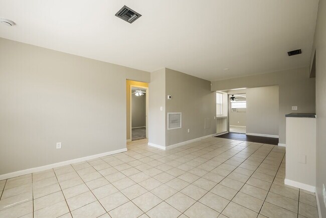 Building Photo - 8910 Cypress Lake Dr