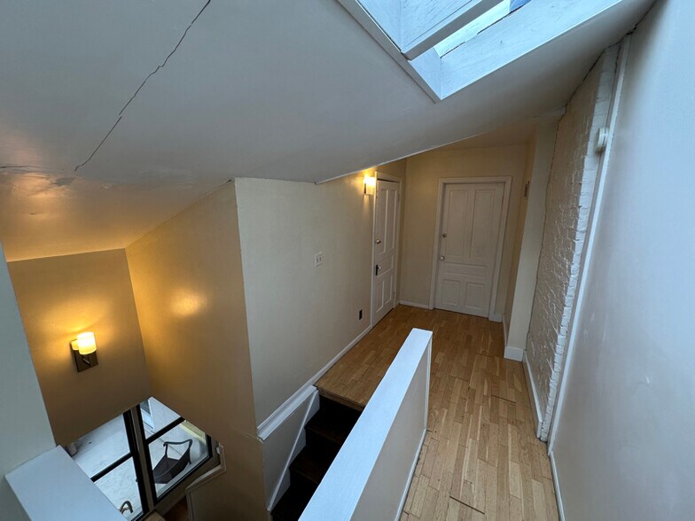 Building Photo - 10 W Hollister St