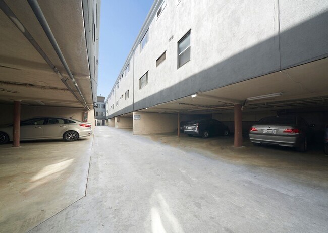 Building Photo - 5226 Lexington Ave