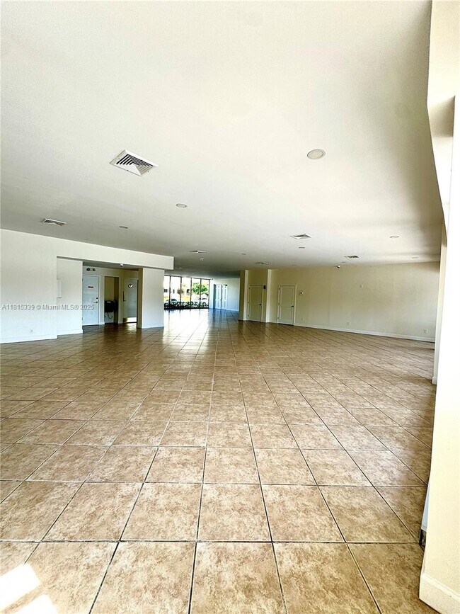 Building Photo - 100 Golden Isles Dr