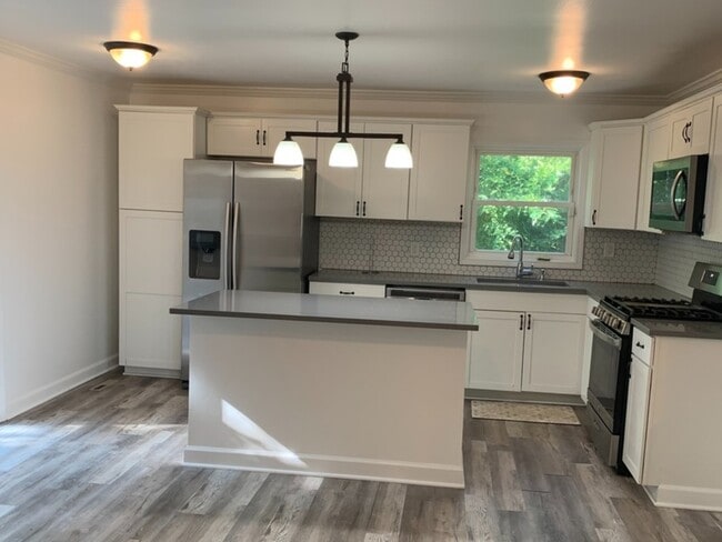 Building Photo - 946 Harvard Ln