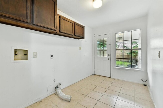 Building Photo - 329 Gleneagles Dr