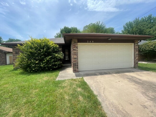 Primary Photo - COMING SOON Cozy House 3 bed 2 bath 2 car ...